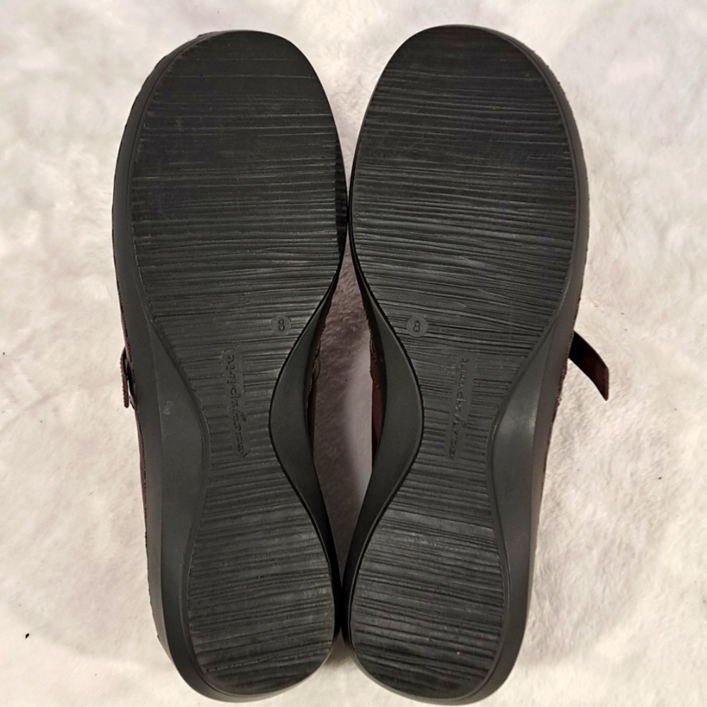 Easy Spirit Shoes - Picture 4 of 7